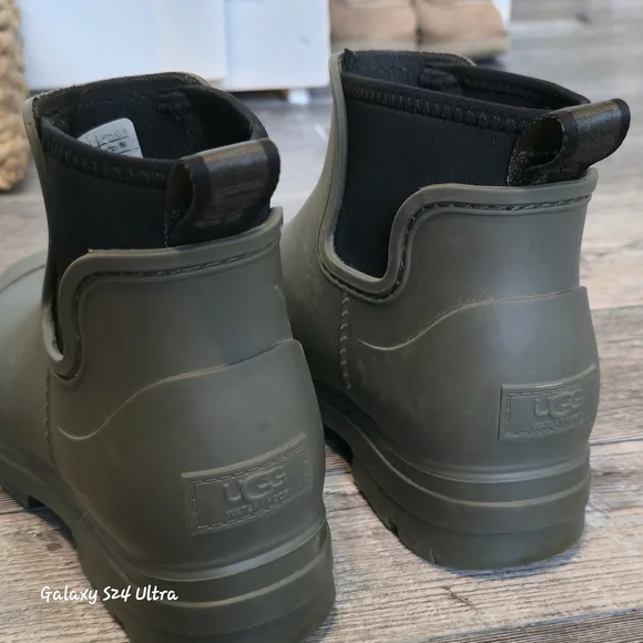 Uggs Olive Green Short Rain Boots Size 9 - Picture 6 of 9